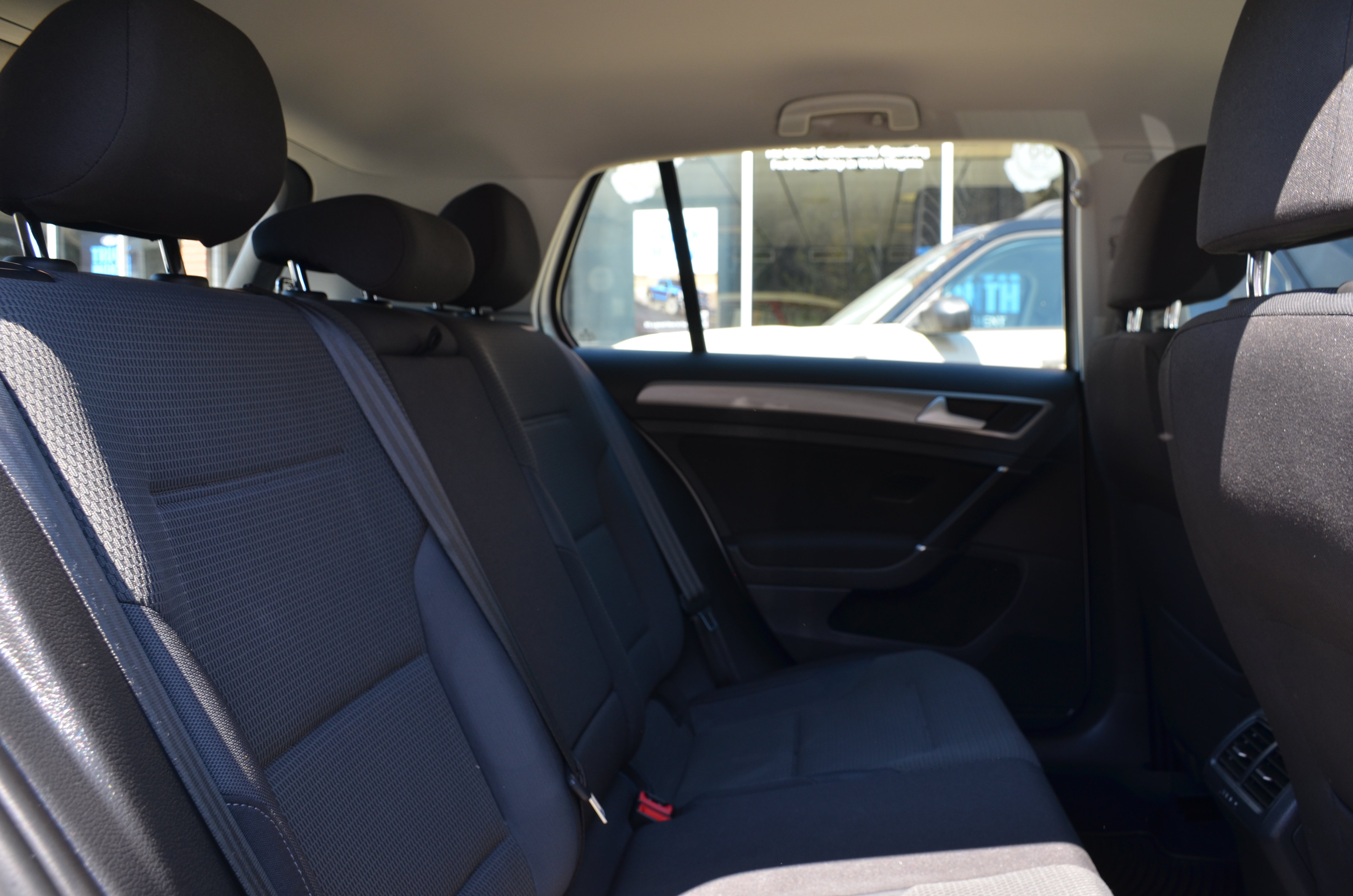 Used 2016 Volkswagen Golf S FWD image 18