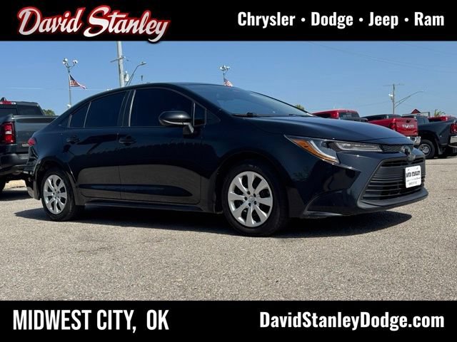 Used 2025 Toyota Corolla LE FWD image 1