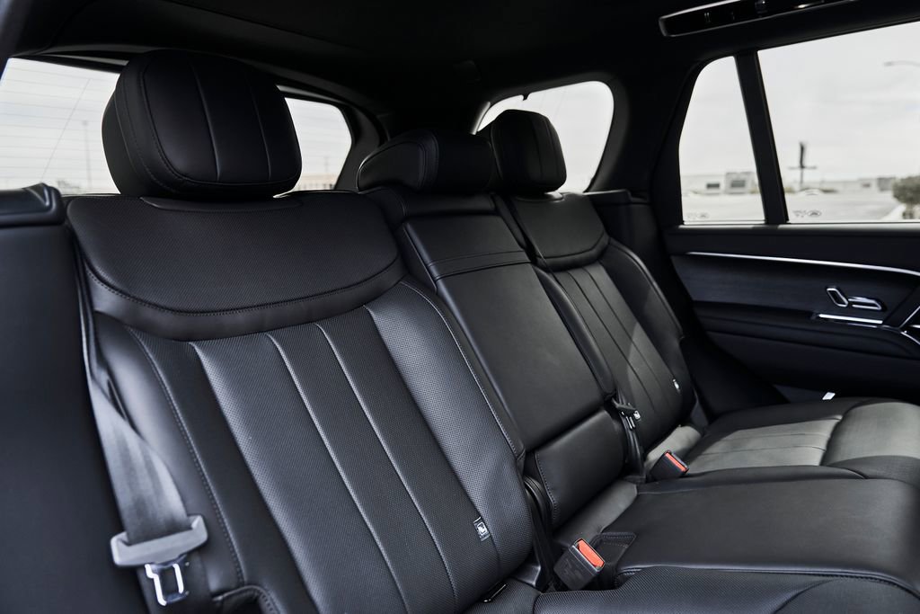 Used 2025 Land Rover Range Rover SE AWD/4WD image 40