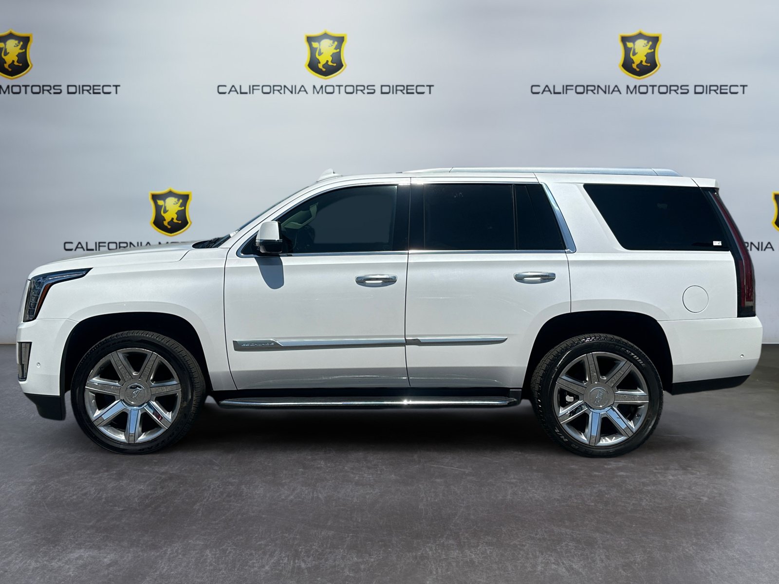Used 2020 Cadillac Escalade Luxury AWD/4WD image 2
