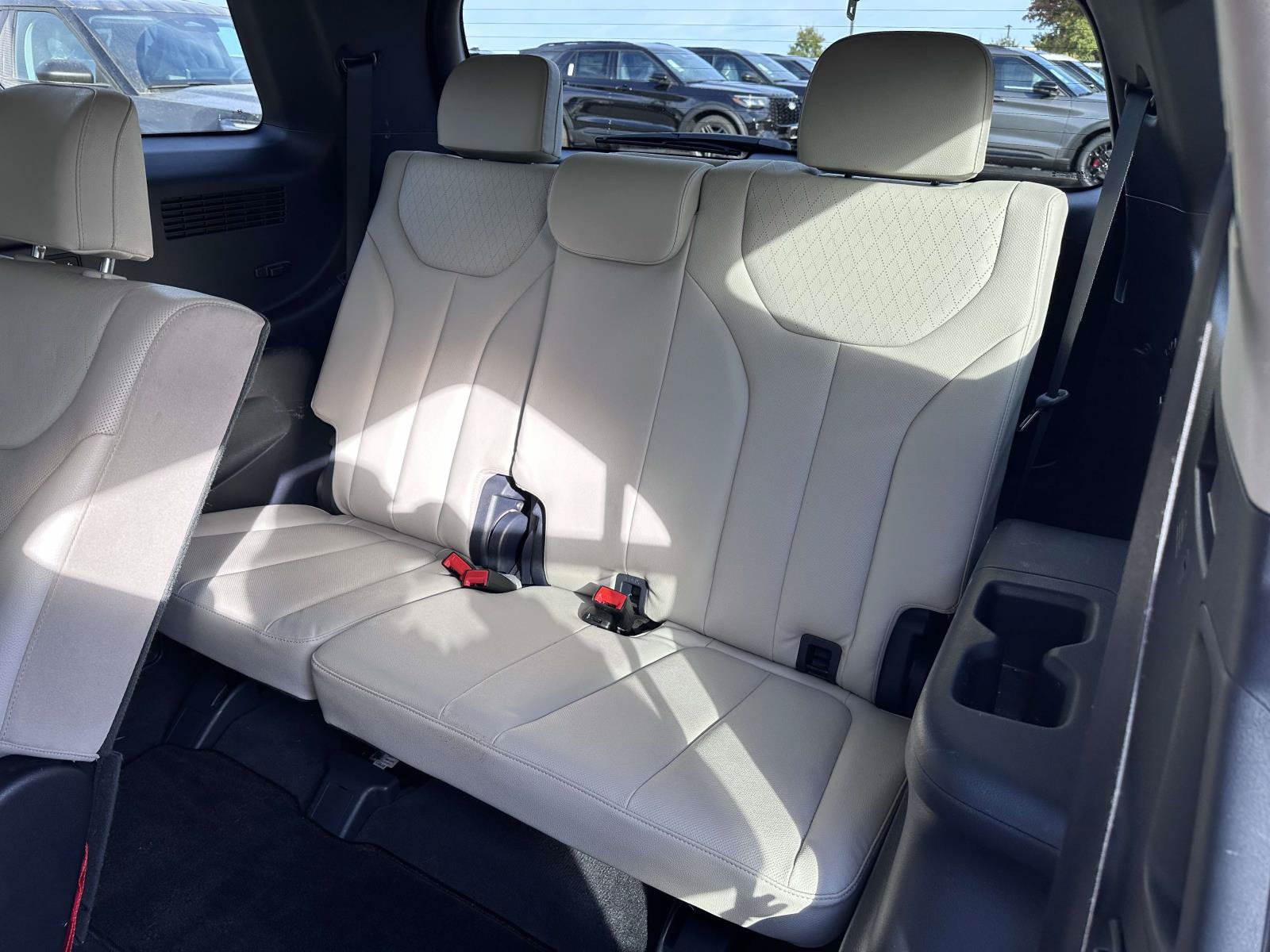 Used 2022 Hyundai Palisade SEL w/ 8P Bench Seat Package AWD/4WD image 16