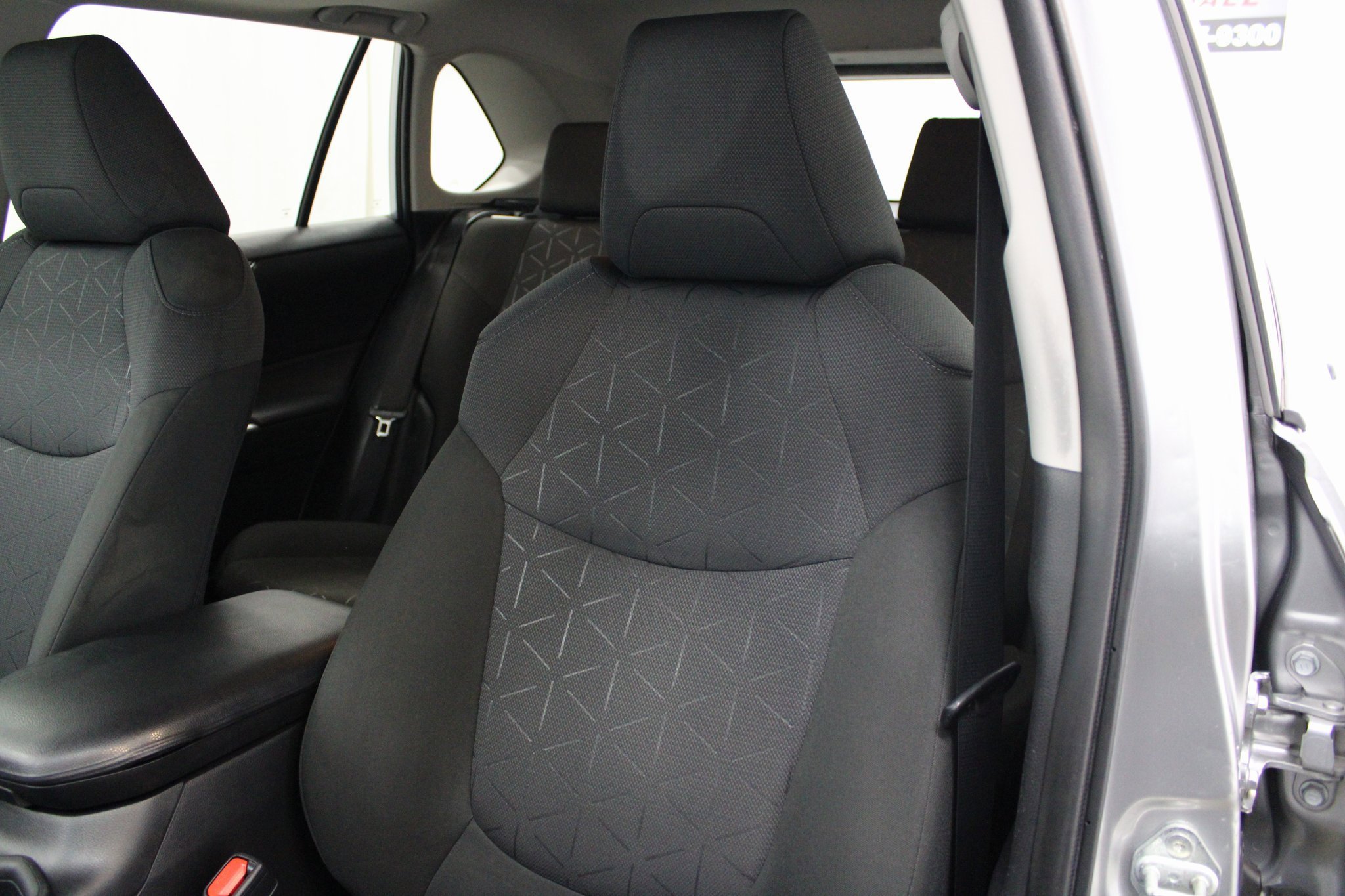 Used 2021 Toyota RAV4 XLE image 17