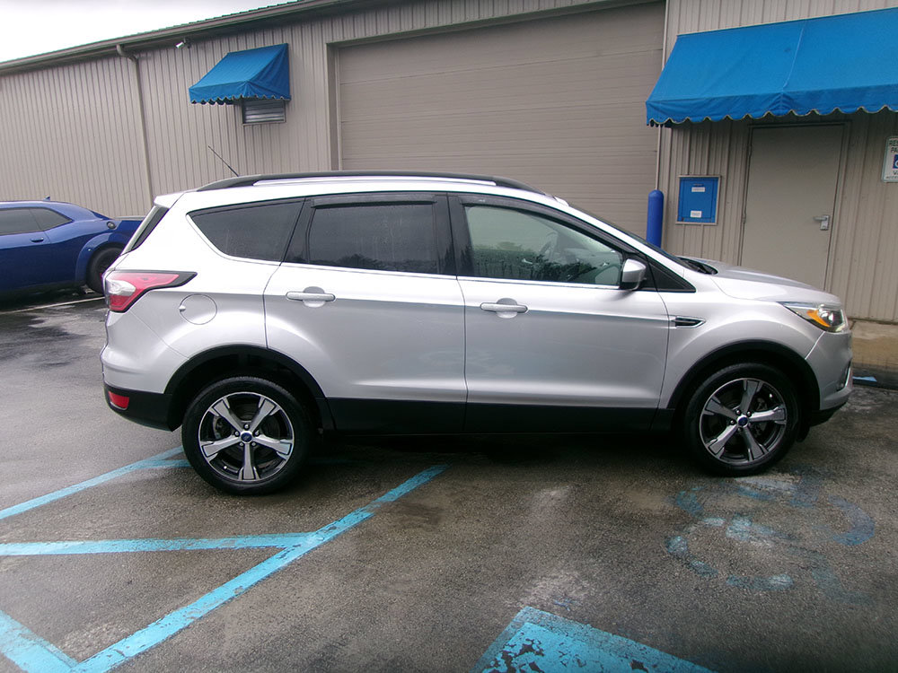 Used 2017 Ford Escape SE w/ Equipment Group 201A AWD/4WD image 6