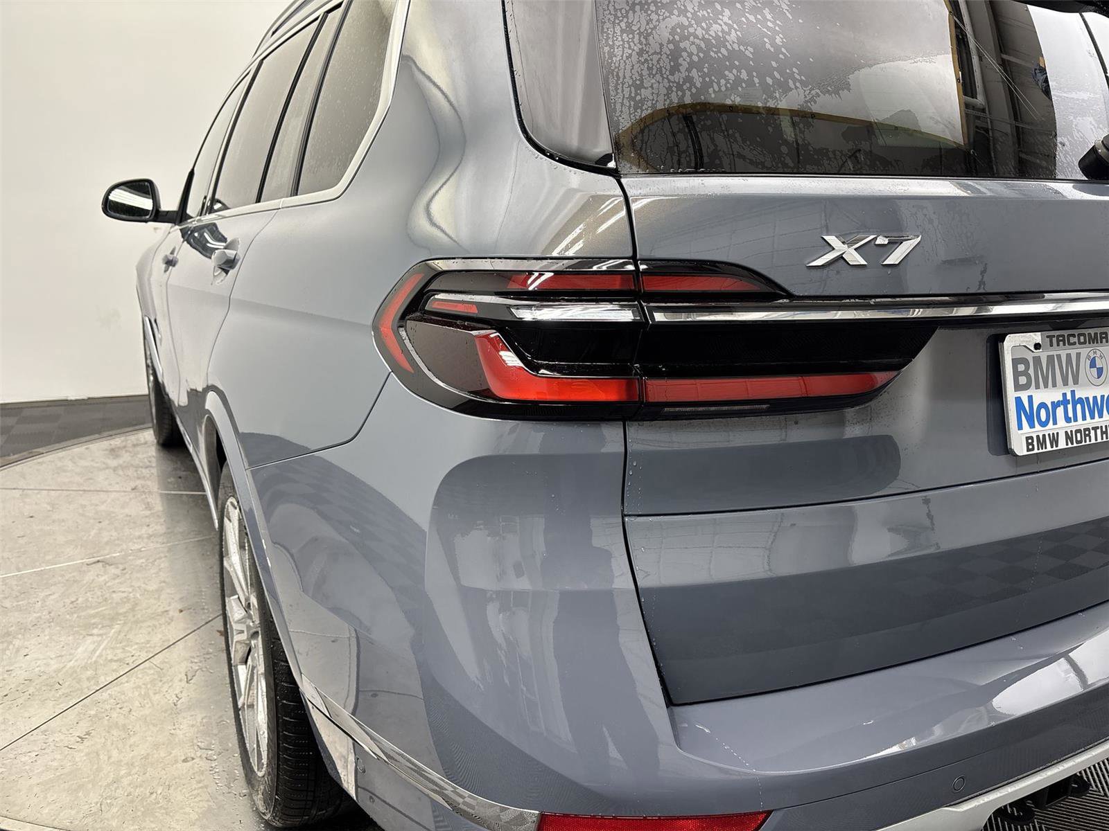 Used 2025 BMW X7 xDrive40i w/ Climate Comfort Package image 19