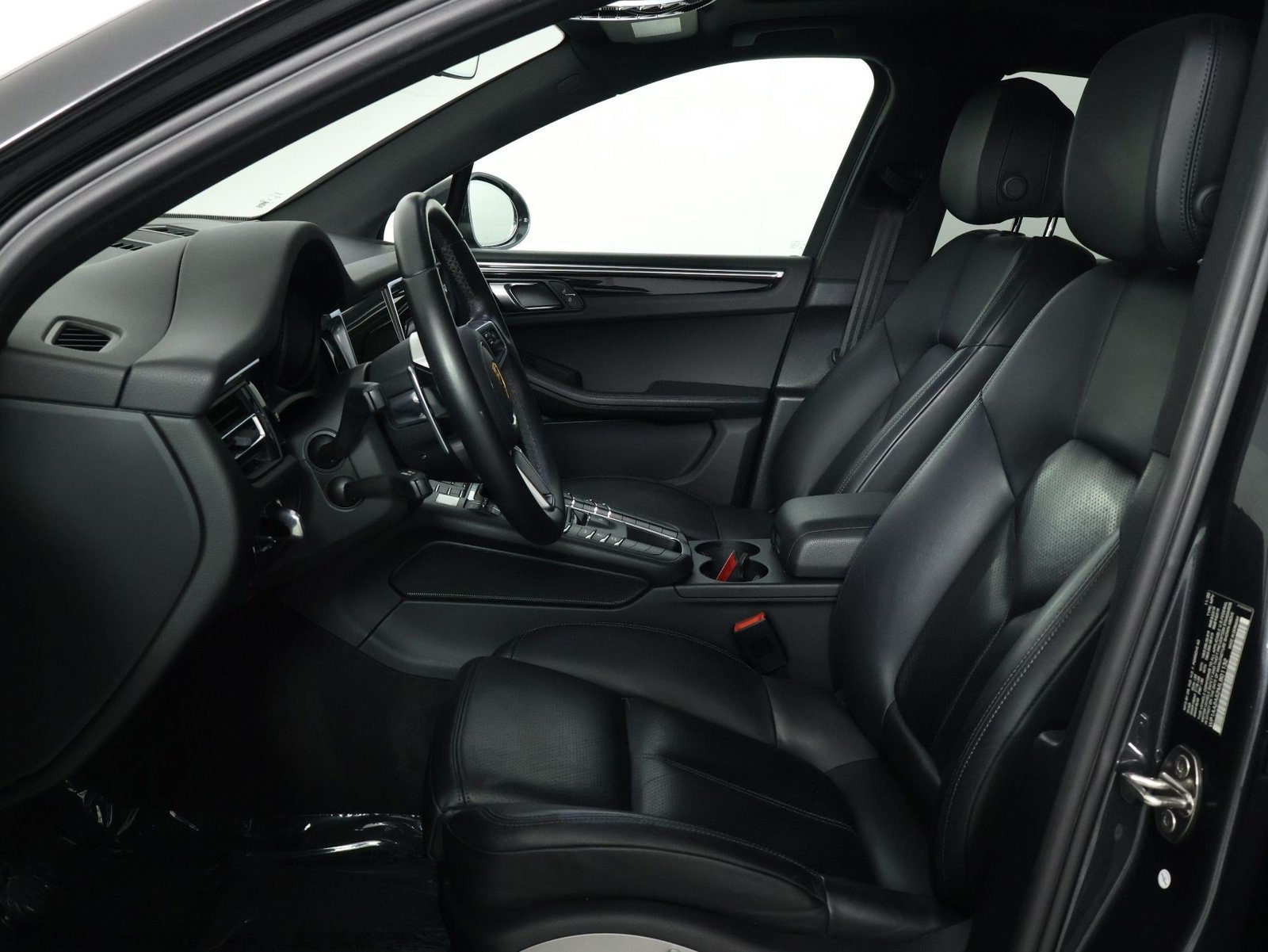 Certified 2021 Porsche Macan AWD/4WD image 5
