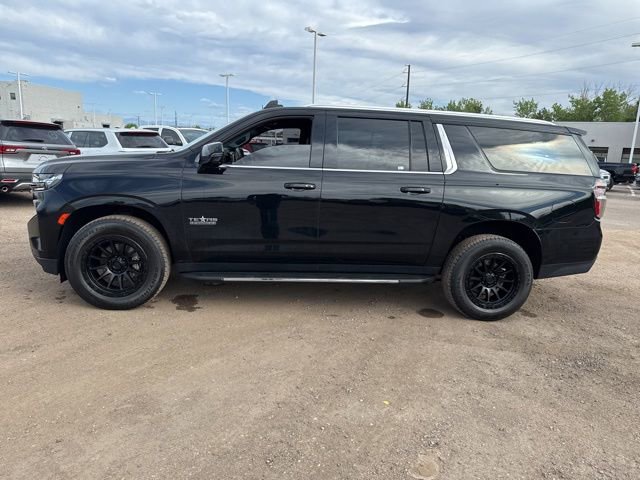 Used 2023 Chevrolet Suburban LT w/ LT Signature Plus Package AWD/4WD image 2