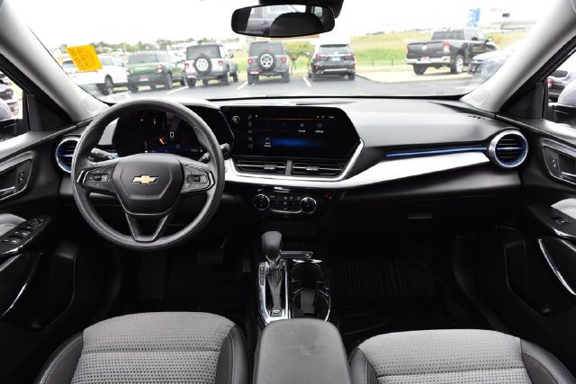 Used 2024 Chevrolet Trax LT FWD image 7