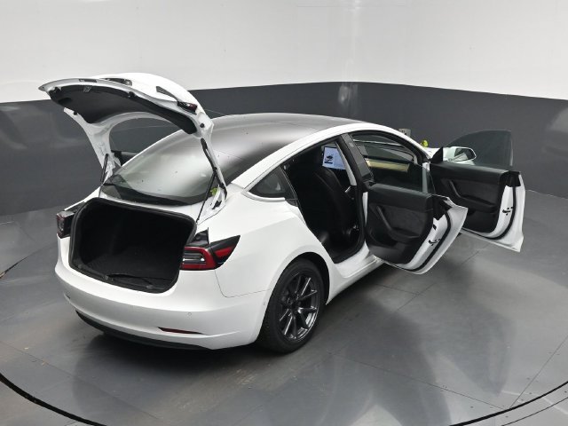 Used 2020 Tesla Model 3 Standard Range RWD image 29