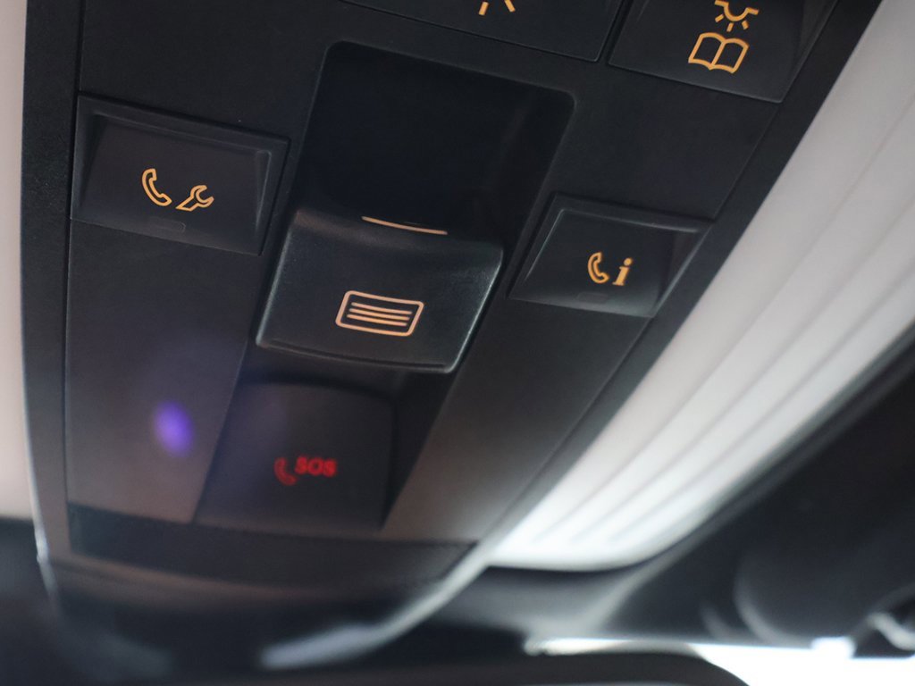 Used 2015 Mercedes-Benz E 400 4MATIC Sedan w/ Lighting Package image 54