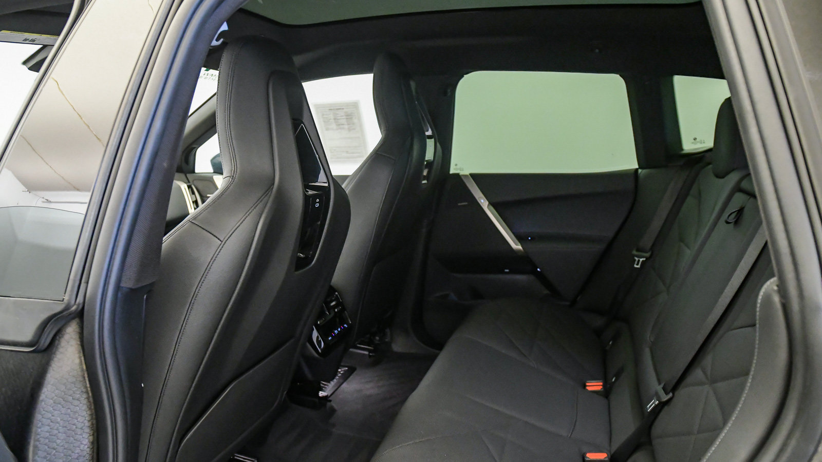 Used 2024 BMW iX xDrive50 w/ Sport Package AWD/4WD image 19