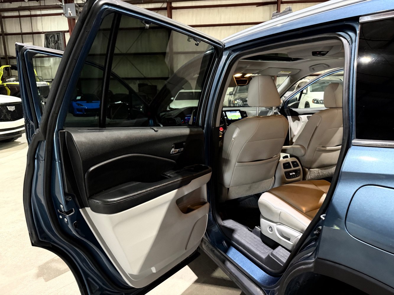 Used 2019 Honda Pilot Touring image 16