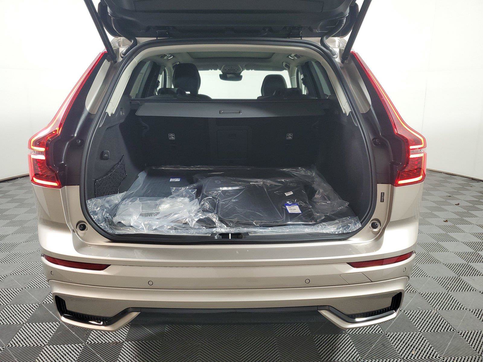 New 2027 Volvo XC60 B5 Ultra AWD/4WD image 9