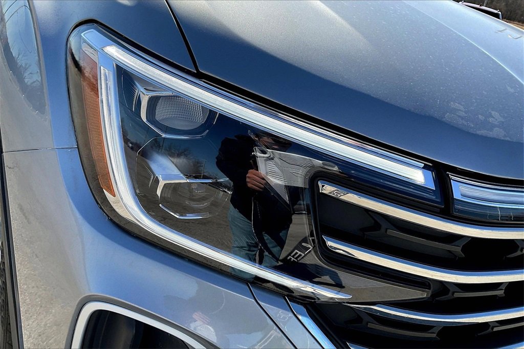 Used 2024 Volkswagen Atlas SE image 32