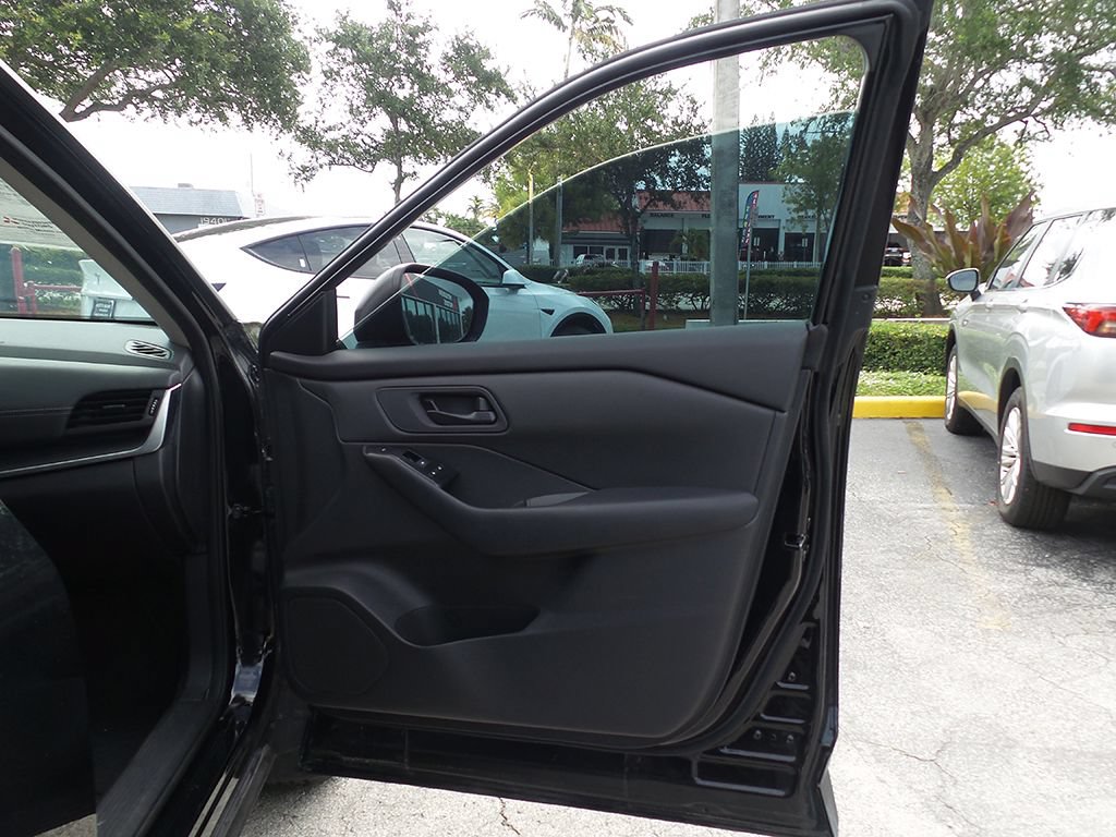 Used 2024 Nissan Rogue S FWD image 20