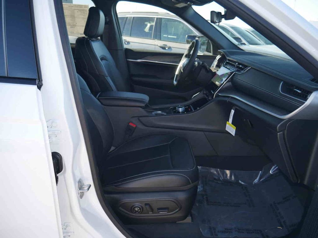 New 2025 Jeep Grand Cherokee Limited w/ Luxury Tech Group II image 25