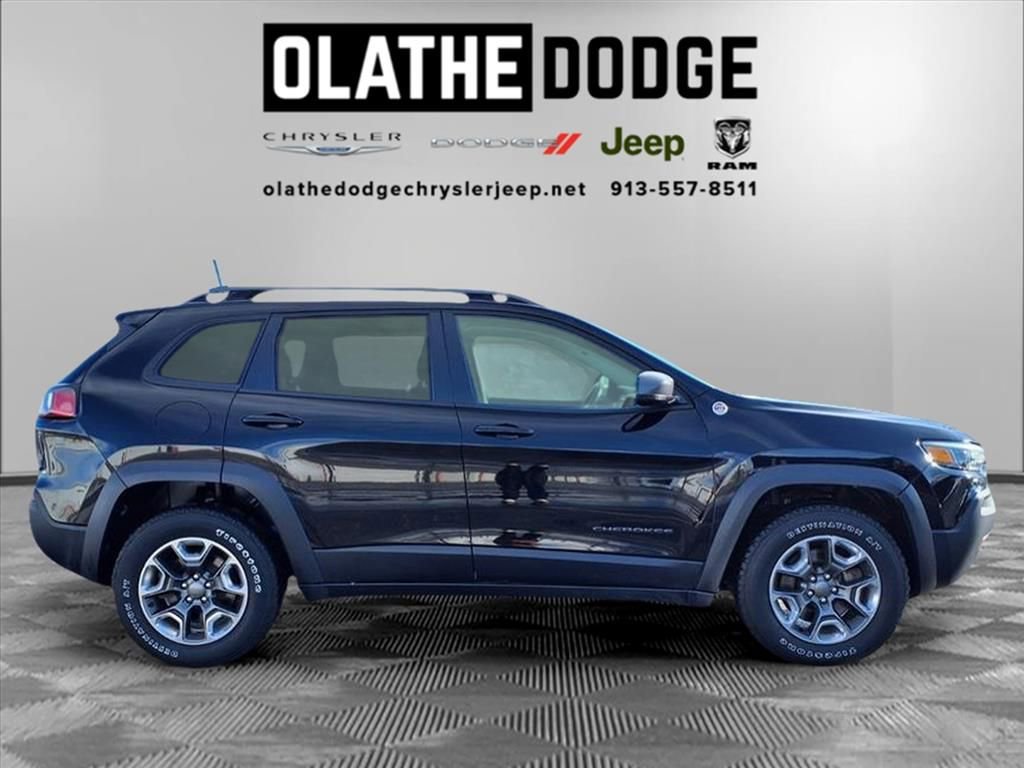 Used 2019 Jeep Cherokee Trailhawk w/ Cold Weather Group image 27