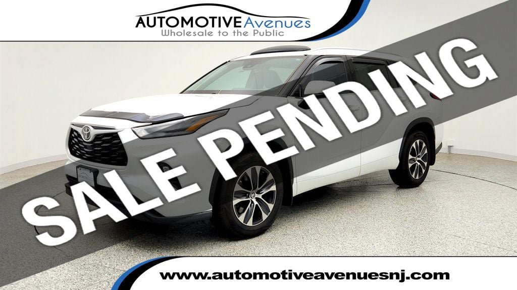 Used 2022 Toyota Highlander XLE AWD/4WD image 1