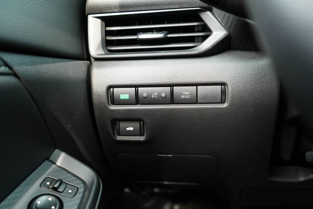 Used 2025 Nissan Sentra S w/ Lighting Package FWD image 30