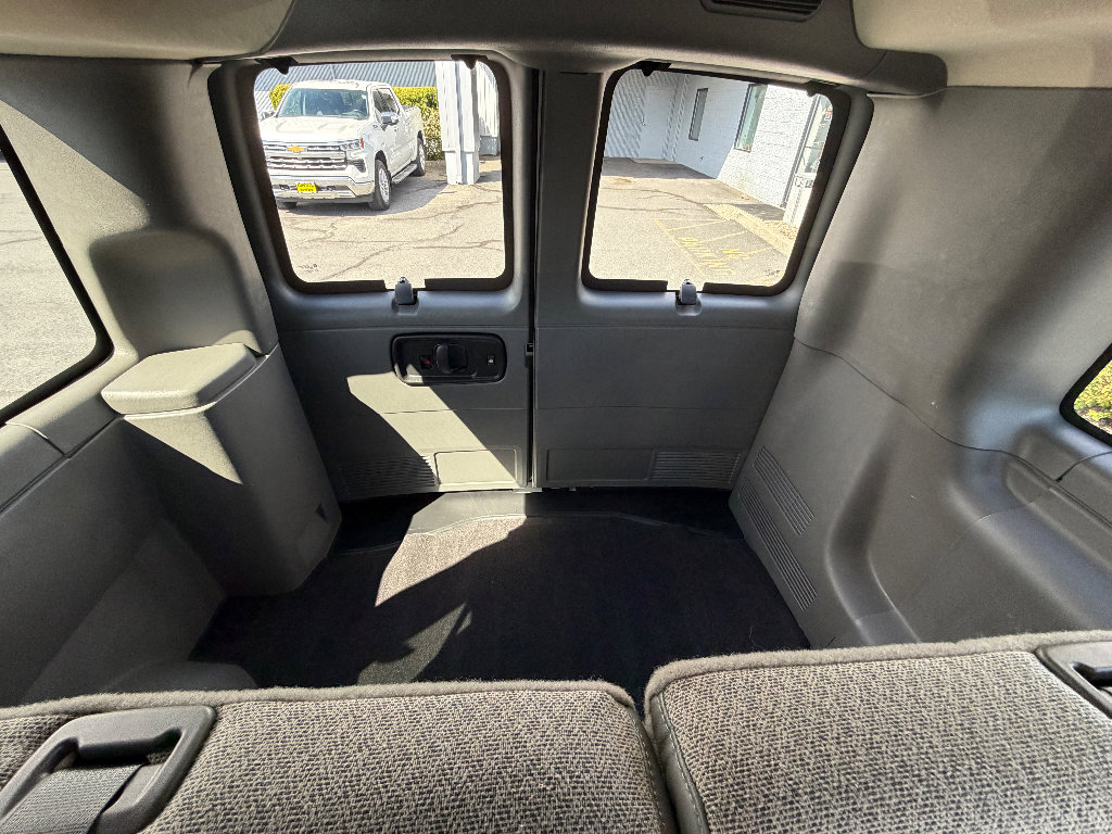 Used 2025 Chevrolet Express 3500 LT w/ LT Preferred Equipment Group RWD image 12
