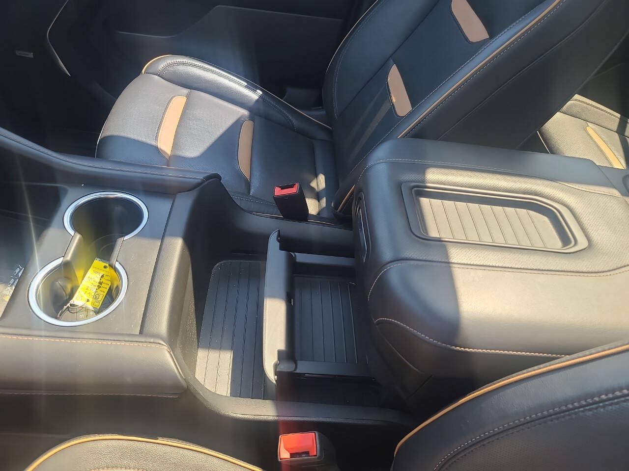 Used 2022 GMC Yukon XL AT4 AWD/4WD image 29
