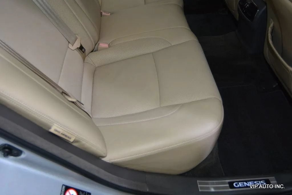 Used 2010 Hyundai Genesis 4.6 RWD image 26