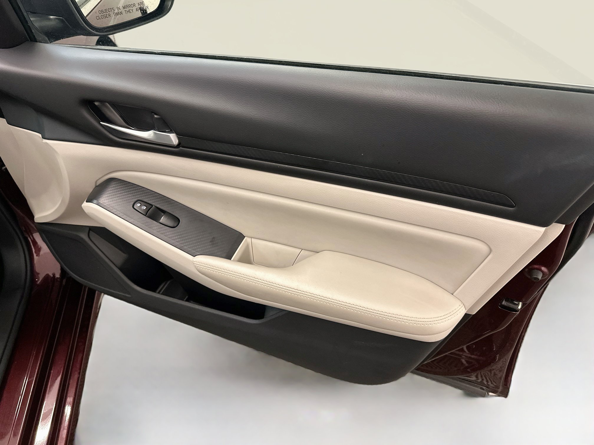 Used 2025 Nissan Altima 2.5 SV FWD image 32