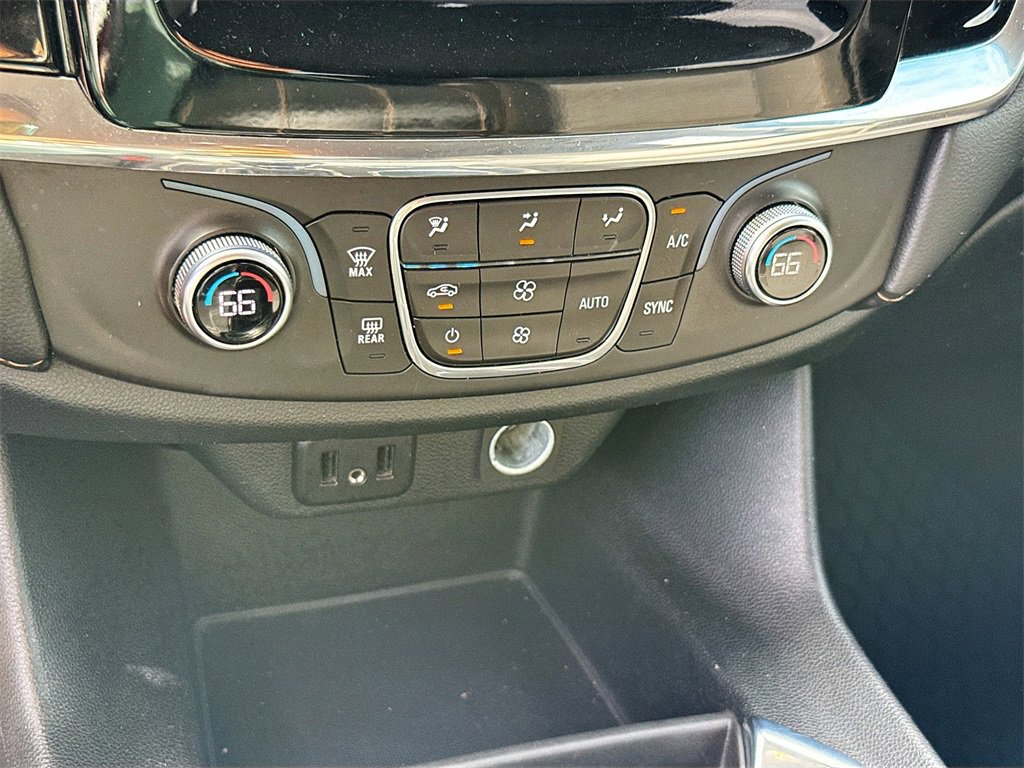 Used 2018 Chevrolet Traverse LT image 17