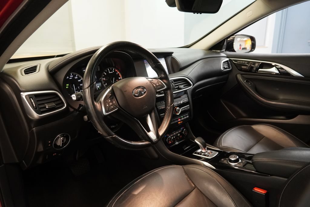 Used 2017 INFINITI QX30 Premium w/ Navigation Package AWD/4WD image 7
