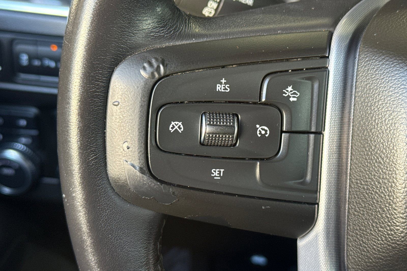 Used 2021 GMC Yukon SLE AWD/4WD image 36