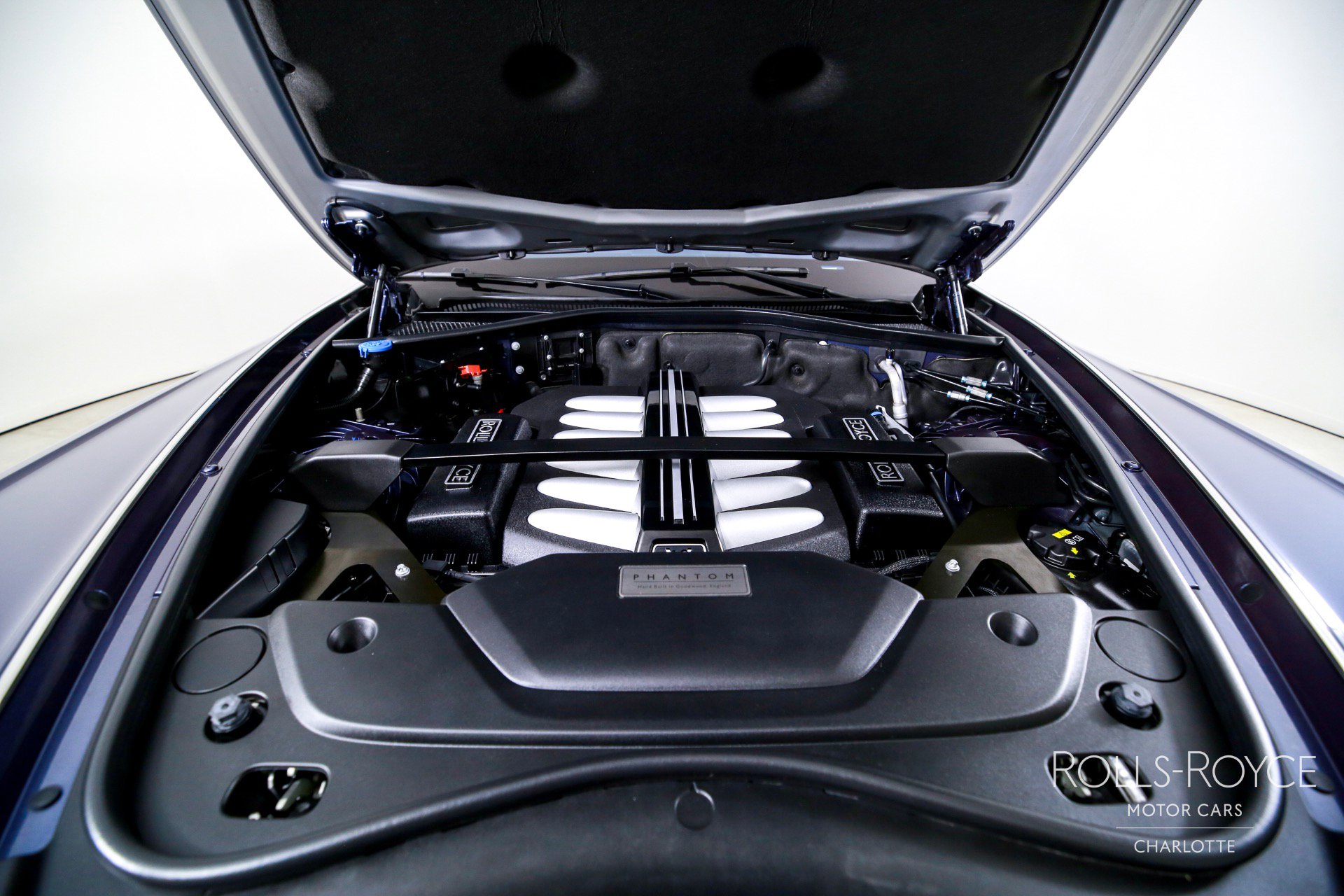 Used 2019 Rolls-Royce Phantom Sedan image 38