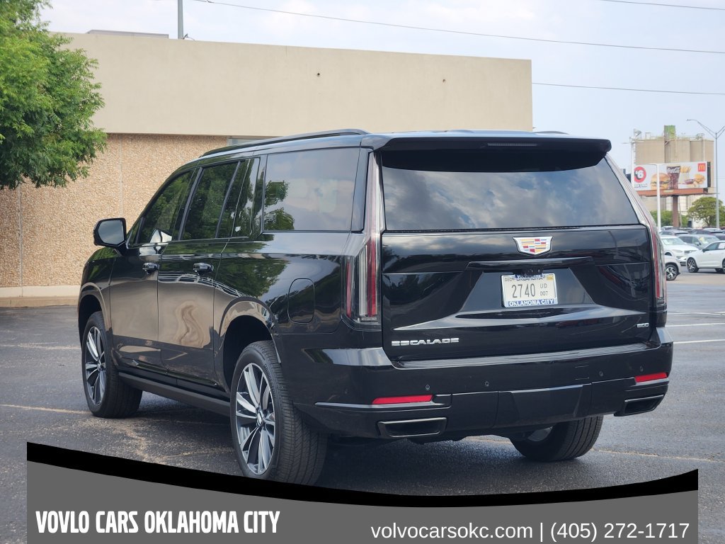 Used 2025 Cadillac Escalade ESV Sport AWD/4WD image 5