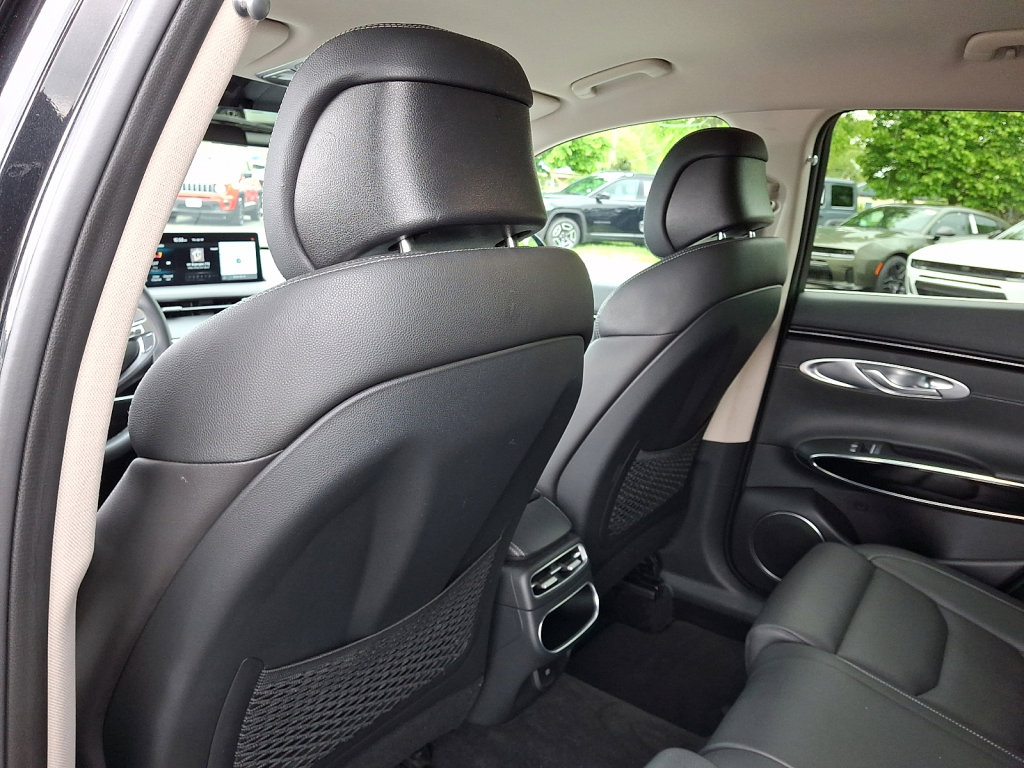 Used 2025 Genesis GV70 2.5T AWD/4WD image 21