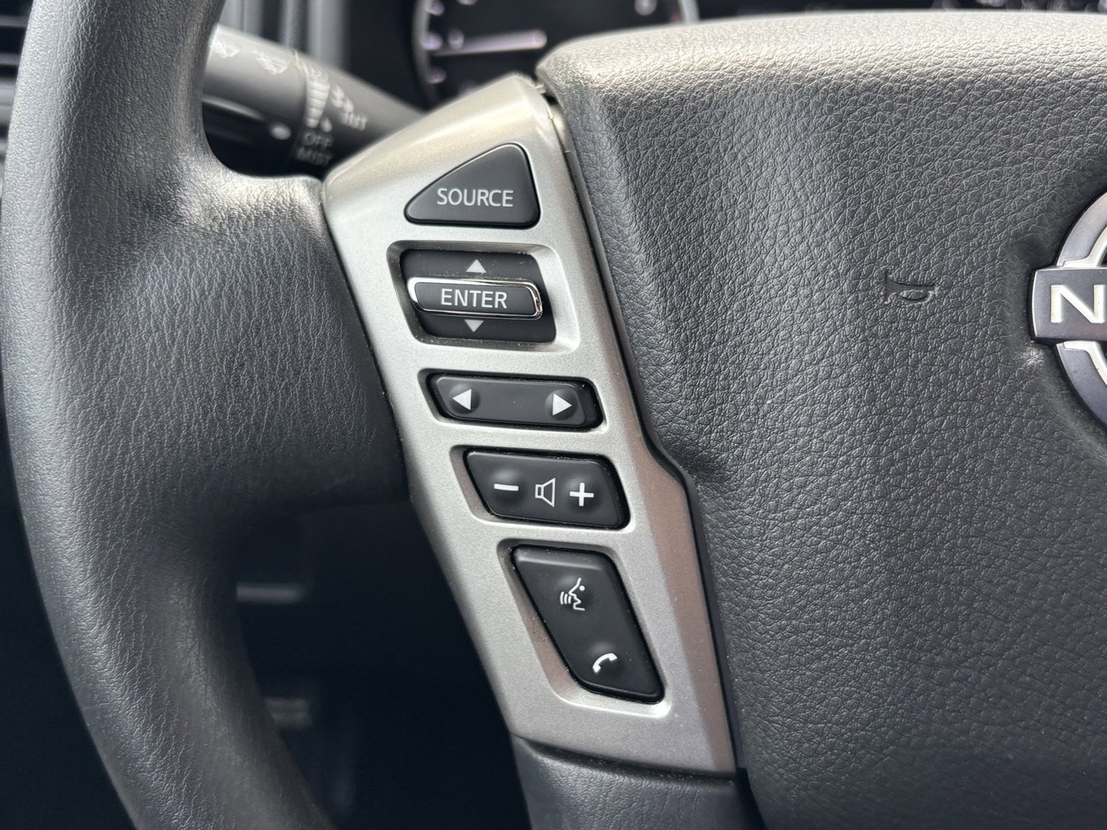 Used 2024 Nissan Titan SV image 23