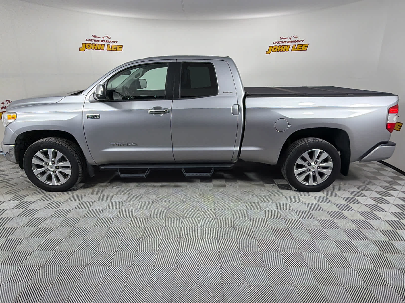 Used 2017 Toyota Tundra Limited w/ Limited Premium Package AWD/4WD image 2