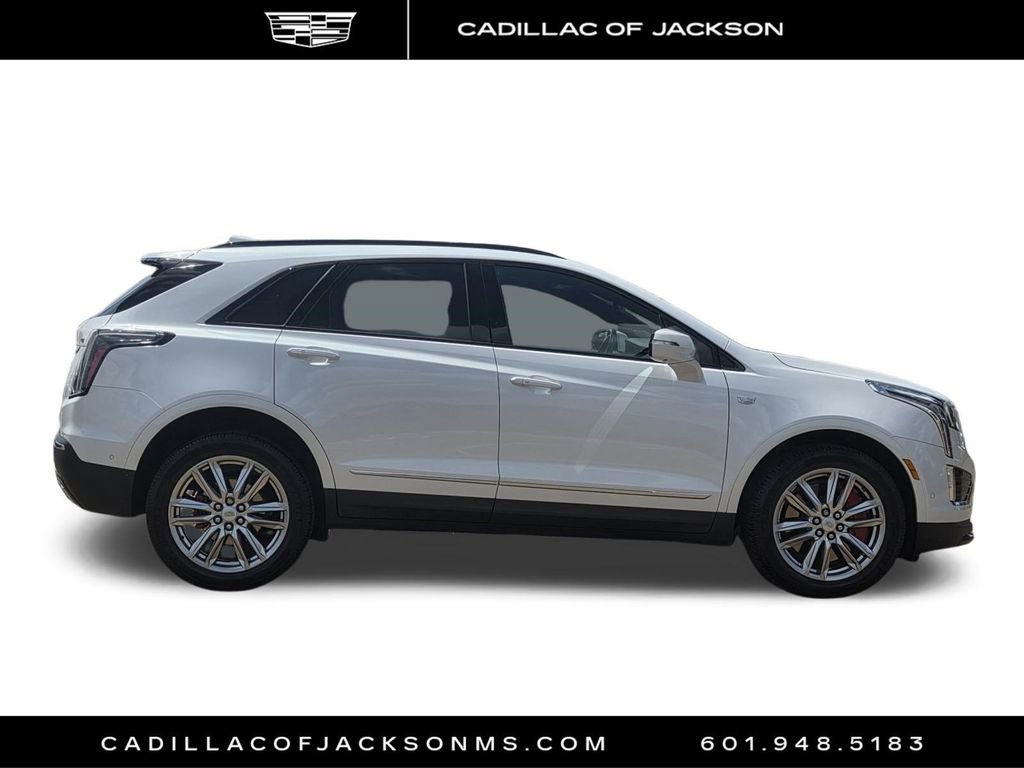 Certified 2023 Cadillac XT5 Sportv w/ Technology Package AWD/4WD image 4