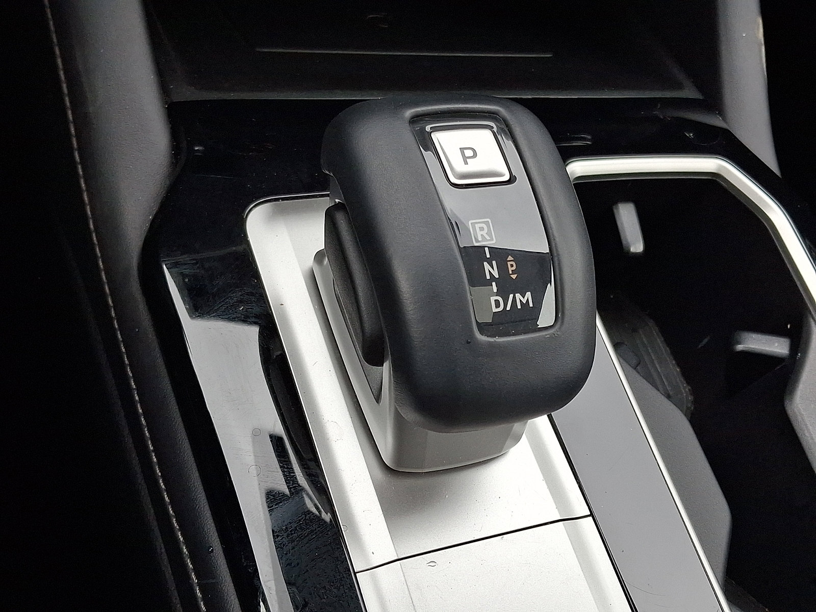 Used 2025 Mitsubishi Outlander AWD image 16