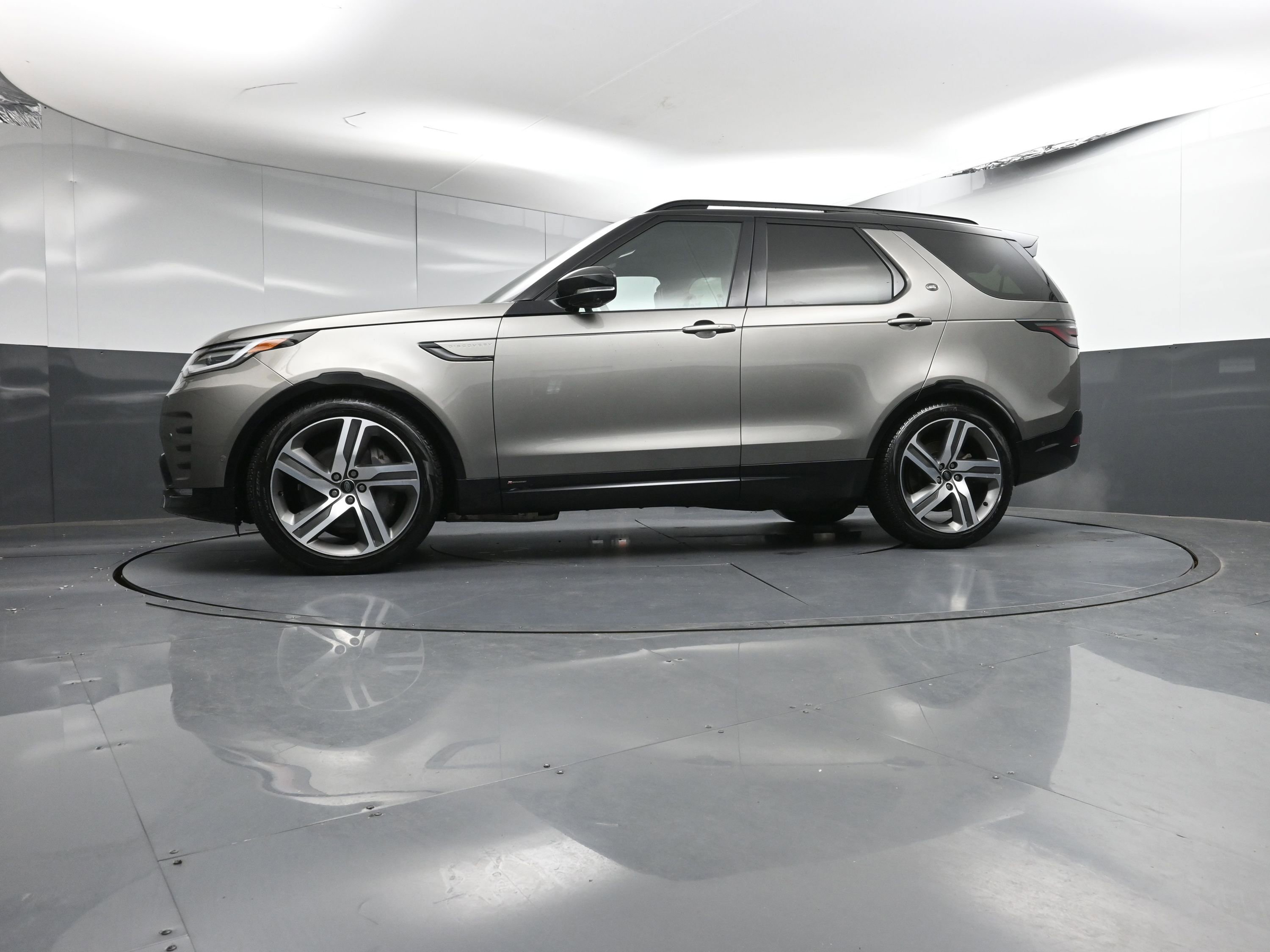 Used 2022 Land Rover Discovery HSE R-Dynamic image 31