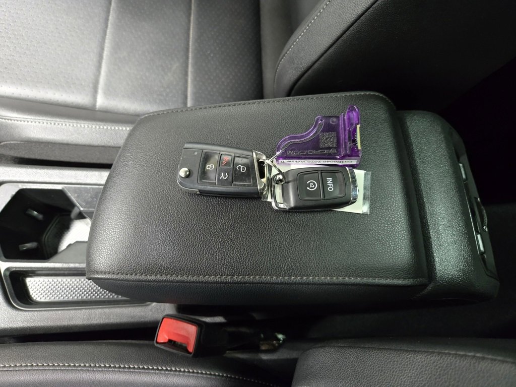 Used 2020 Volkswagen Tiguan SE w/ Panoramic Sunroof Package image 30