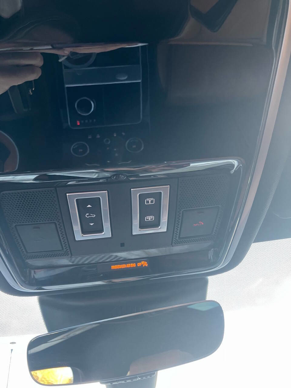 Used 2018 Land Rover Range Rover Velar R-Dynamic HSE image 10