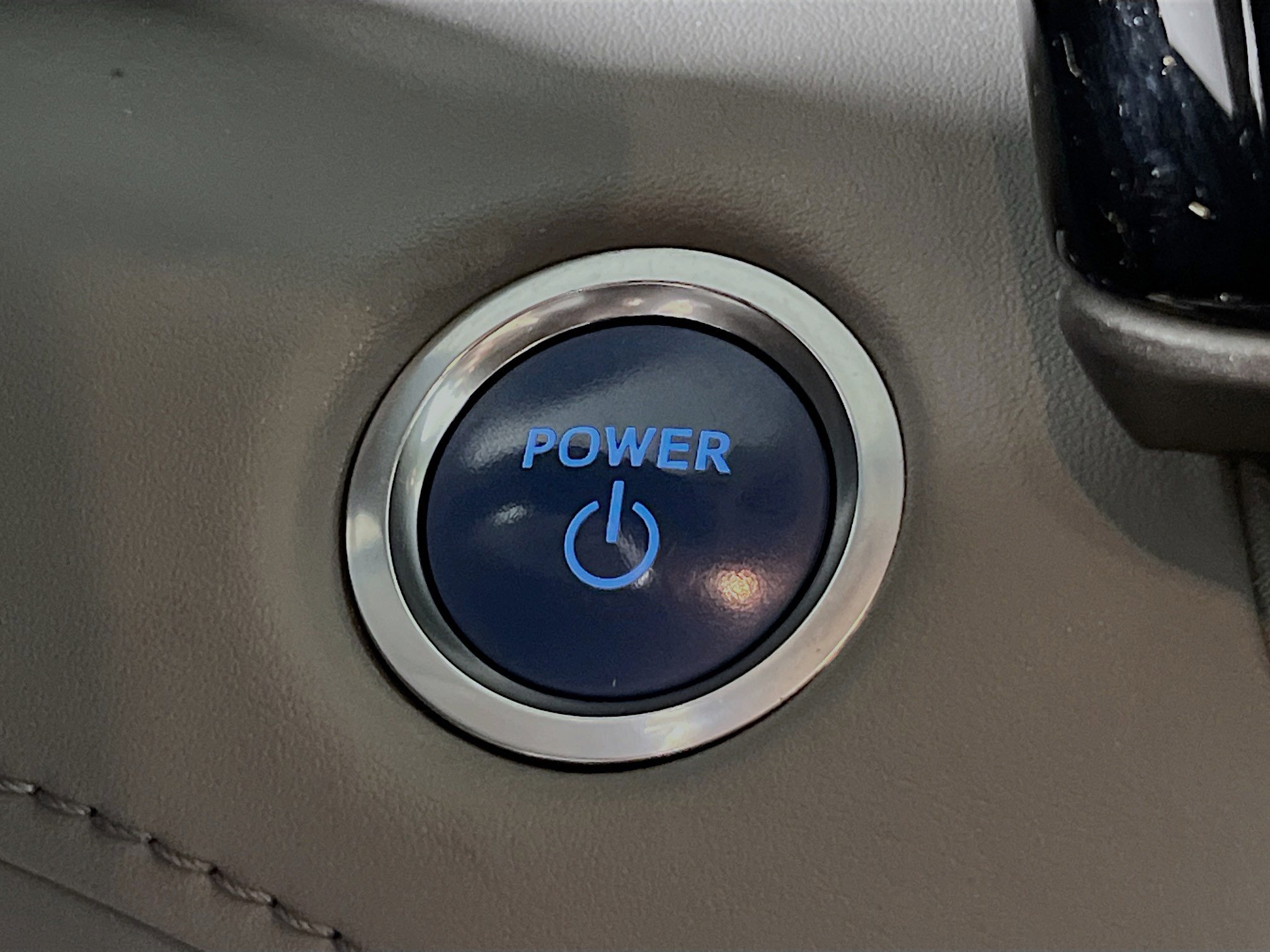 Used 2020 Toyota Highlander XLE image 23