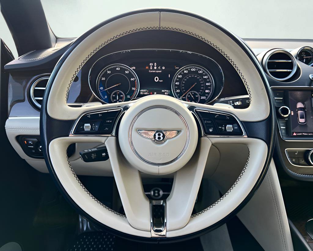 Used 2018 Bentley Bentayga AWD/4WD image 26