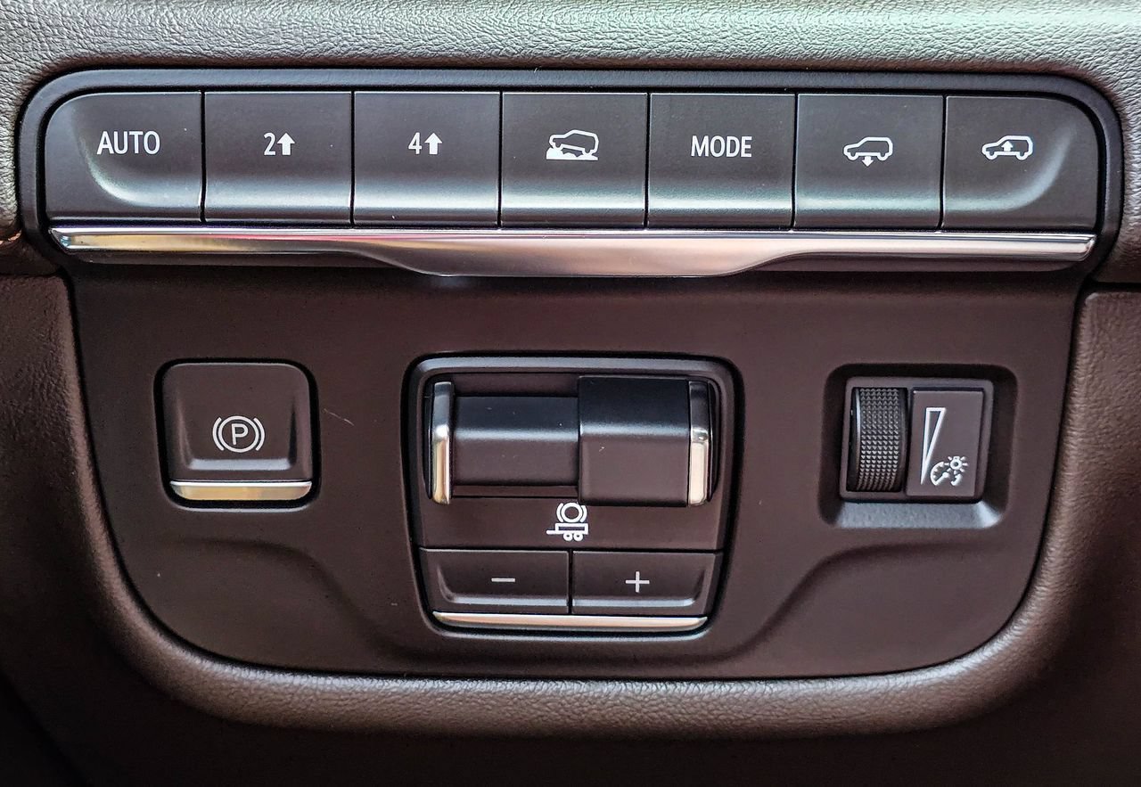 Used 2023 Cadillac Escalade ESV Sport w/ LPO, ONYX Package AWD/4WD image 32