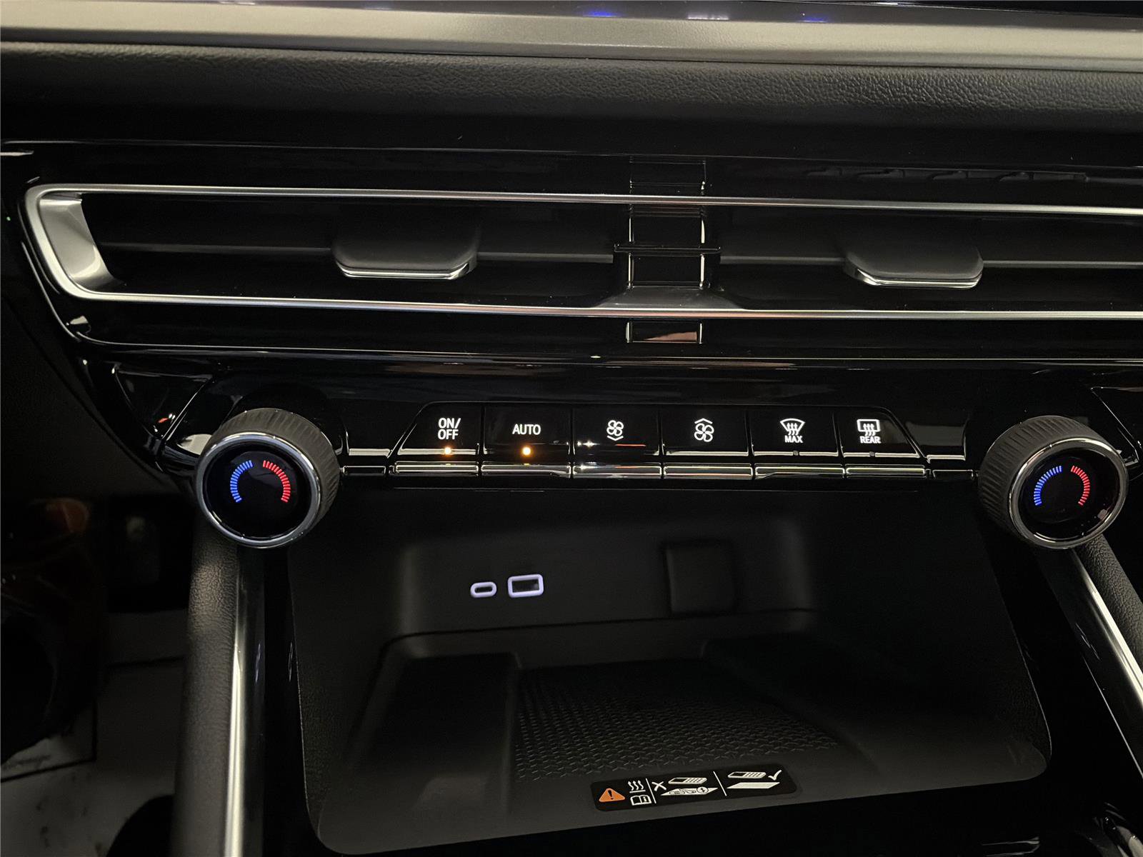 New 2026 Chevrolet Traverse LT w/ Midnight/Sport Edition FWD image 25