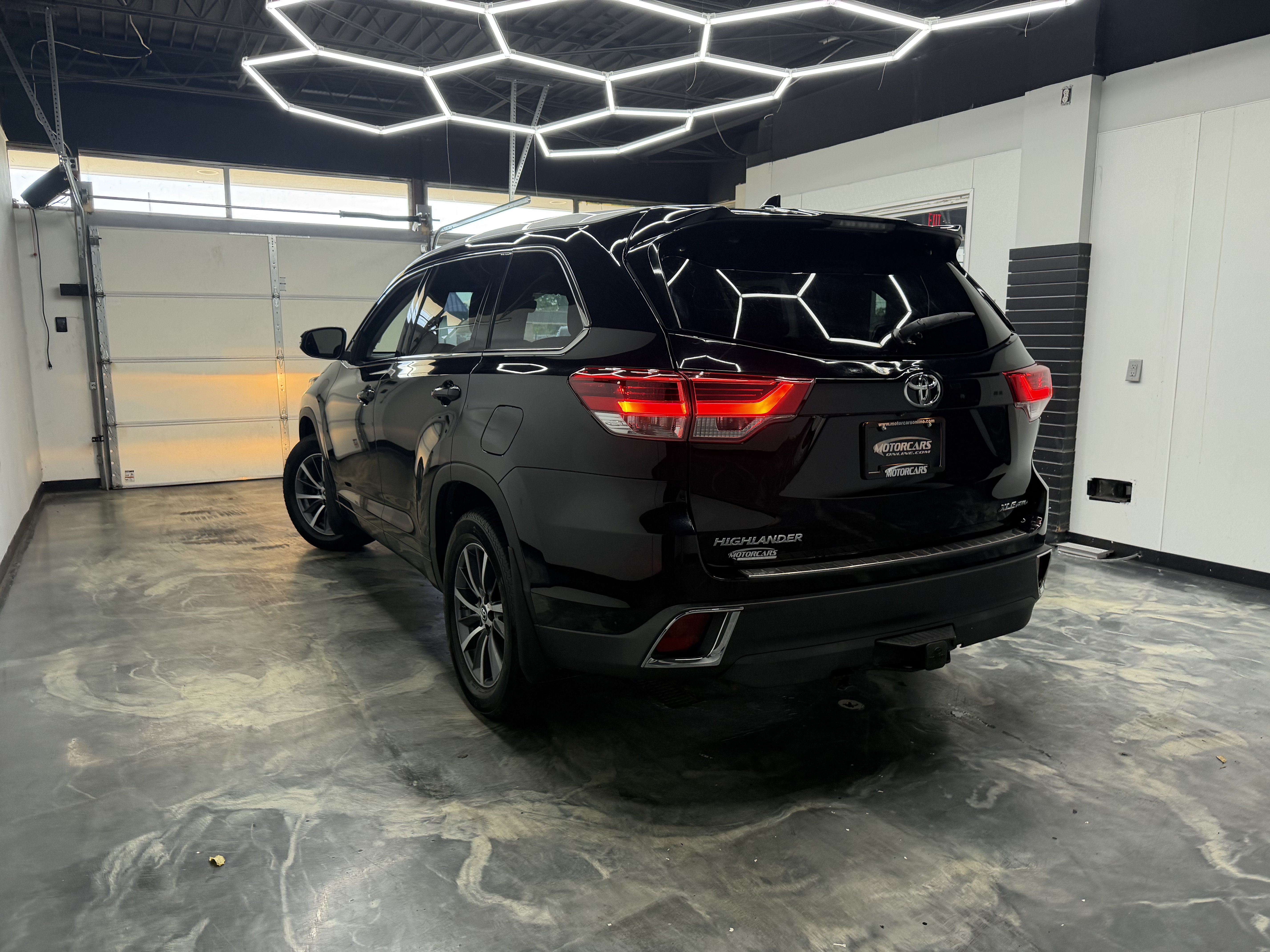 Used 2017 Toyota Highlander XLE AWD/4WD image 7