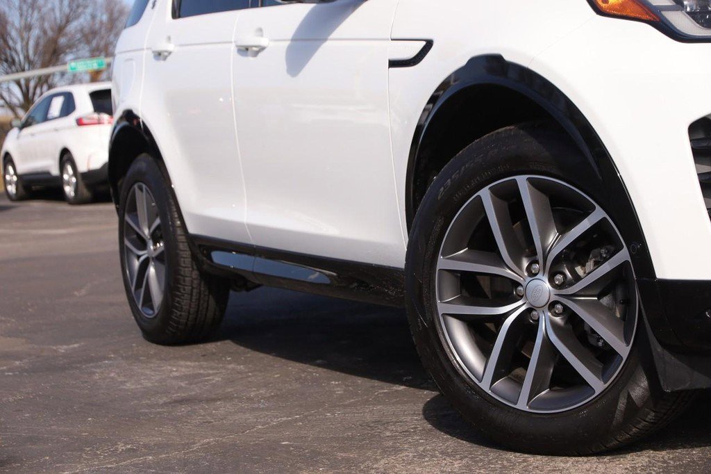 Used 2024 Land Rover Discovery Sport Dynamic SE image 3