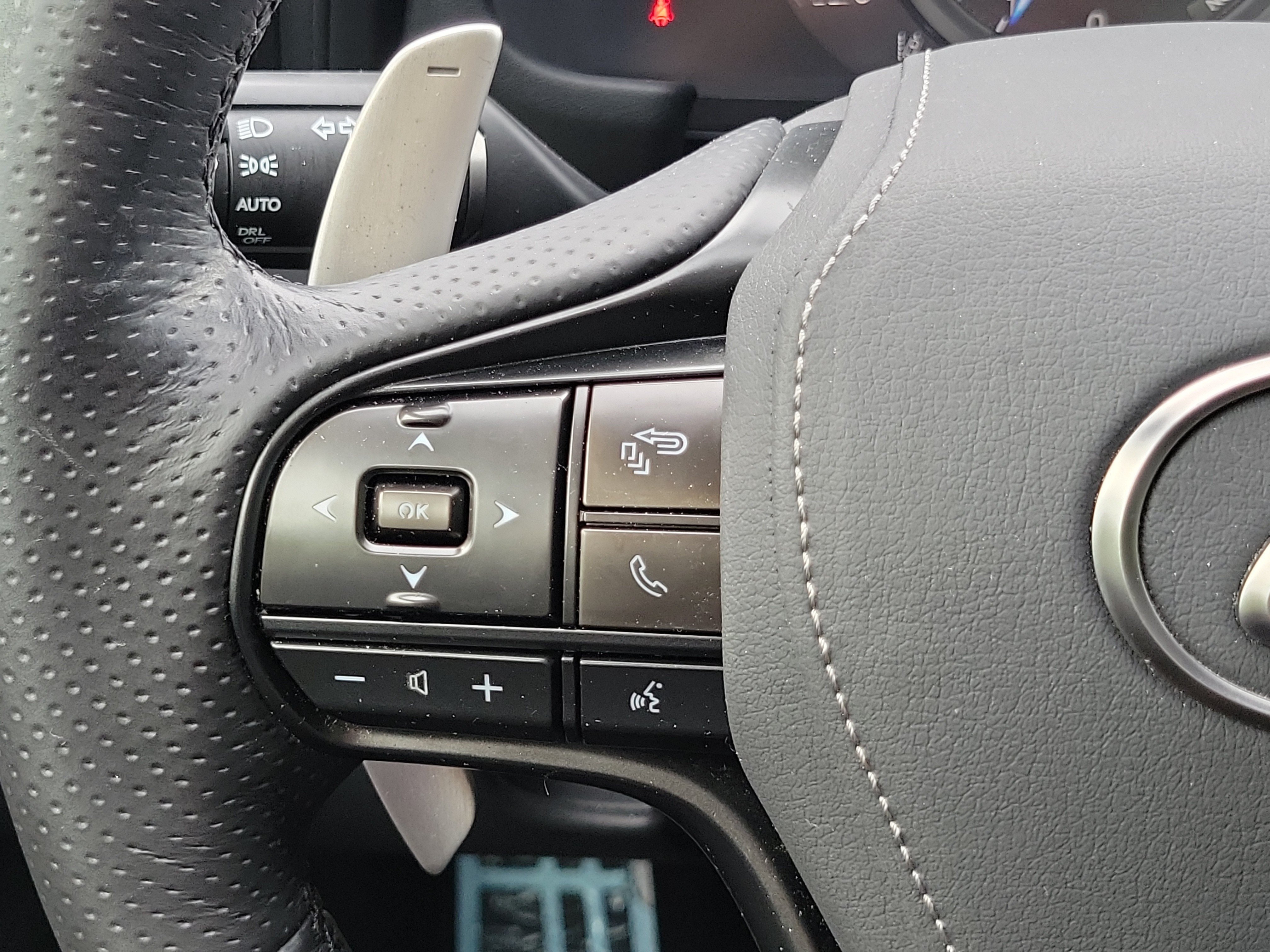 Used 2018 Lexus LC 500 Coupe w/ Touring Package RWD image 19