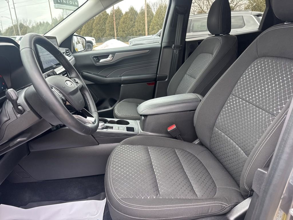 Used 2023 Ford Escape Active w/ Tech Pack #2 AWD/4WD image 7