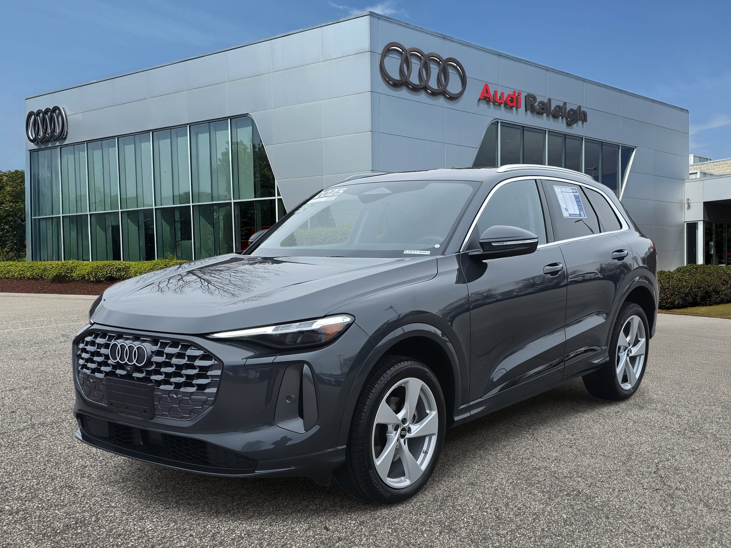 Certified 2025 Audi Q5 Premium Plus w/ Premium Plus image 1