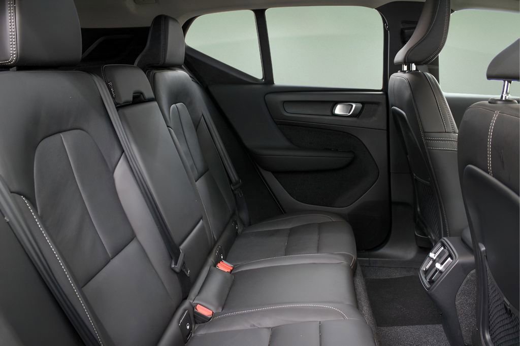 Used 2025 Volvo XC40 B5 Ultra AWD/4WD image 29