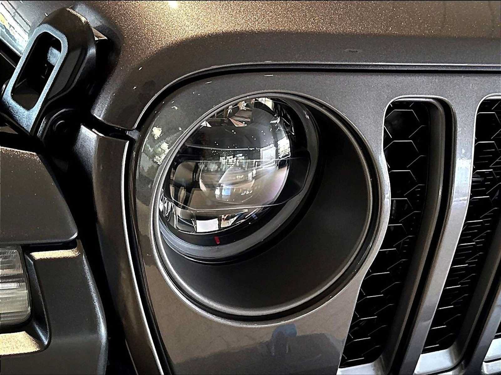 Used 2023 Jeep Wrangler Unlimited Rubicon 4xe w/ Cold Weather Group AWD/4WD image 15